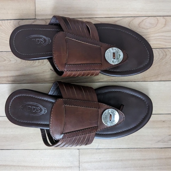 Tod’s Brown Leather Silver Accent Slip-On Flat Sandals - Picture 8 of 8
